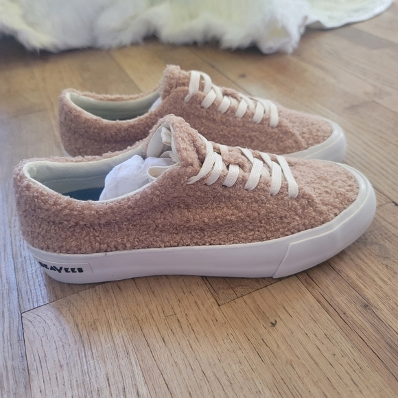 SeaVees, Gallery Faux Shearling Sneaker, (Blonde) Tan, Size 6 - Picture 9 of 13